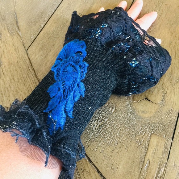 Handmade goth stretch lace black glovelet - Picture 7 of 9